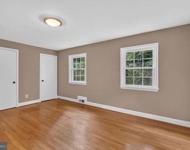 7215 Rollingwood Drive - Photo Thumbnail 17