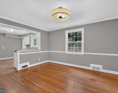 7215 Rollingwood Drive - Photo Thumbnail 7