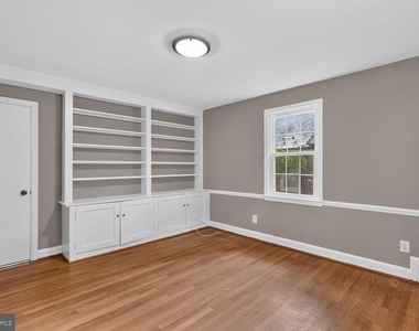 7215 Rollingwood Drive - Photo Thumbnail 11
