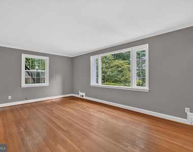 7215 Rollingwood Drive - Photo Thumbnail 4