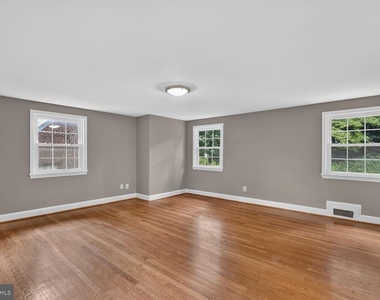 7215 Rollingwood Drive - Photo Thumbnail 19