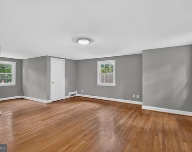 7215 Rollingwood Drive - Photo Thumbnail 20