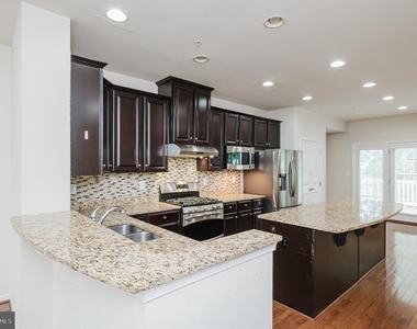 8607 Enoch Pratt Drive - Photo Thumbnail 6