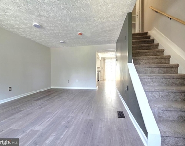 945 Redfield Road - Photo Thumbnail 2