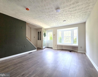 945 Redfield Road - Photo Thumbnail 3