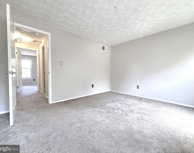 945 Redfield Road - Photo Thumbnail 12