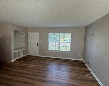 805 London Court - Photo Thumbnail 1