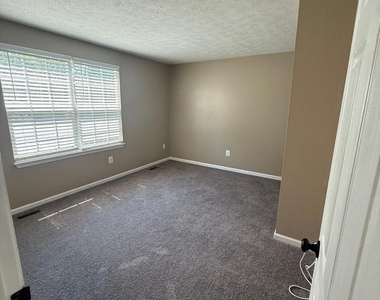805 London Court - Photo Thumbnail 21