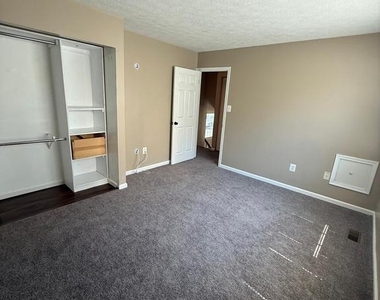 805 London Court - Photo Thumbnail 22
