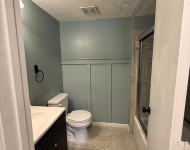 805 London Court - Photo Thumbnail 16