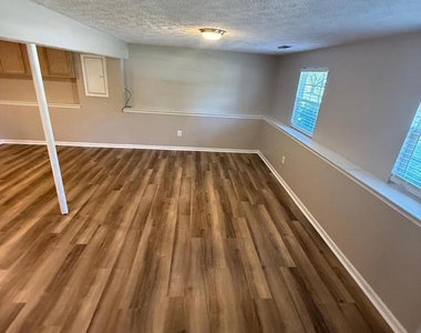 805 London Court - Photo Thumbnail 11