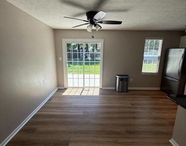 805 London Court - Photo Thumbnail 5