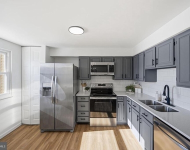 6909 Doublebrand Court - Photo Thumbnail 9