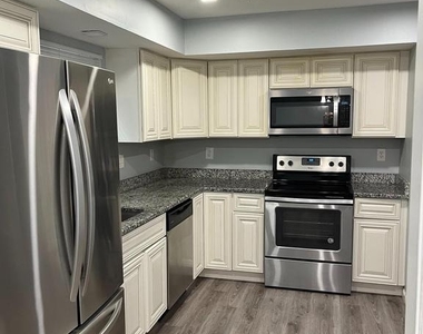 2513 Robinson Place - Photo Thumbnail 3