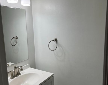 2513 Robinson Place - Photo Thumbnail 6