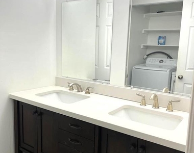 2513 Robinson Place - Photo Thumbnail 10