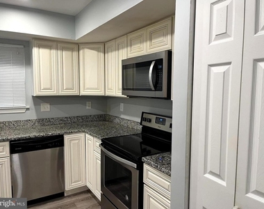 2513 Robinson Place - Photo Thumbnail 5
