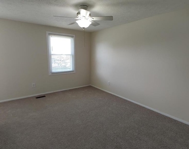 8638 Saxon Circle - Photo Thumbnail 21