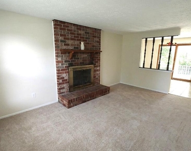8638 Saxon Circle - Photo Thumbnail 7
