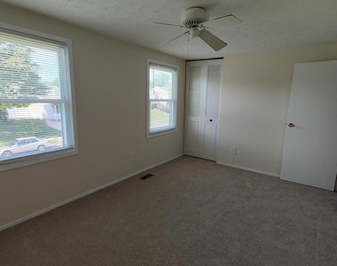 8638 Saxon Circle - Photo Thumbnail 16