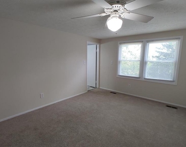 8638 Saxon Circle - Photo Thumbnail 12