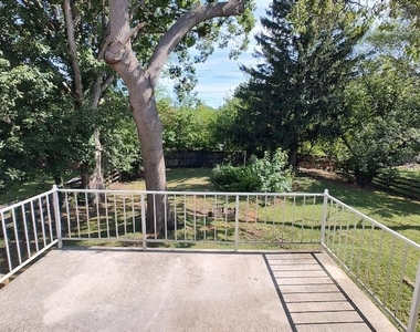 8638 Saxon Circle - Photo Thumbnail 4