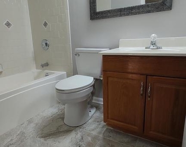 8638 Saxon Circle - Photo Thumbnail 18