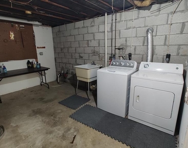 8638 Saxon Circle - Photo Thumbnail 29