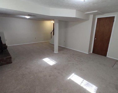 8638 Saxon Circle - Photo Thumbnail 26