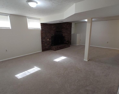 8638 Saxon Circle - Photo Thumbnail 27