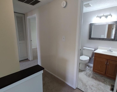 8638 Saxon Circle - Photo Thumbnail 23