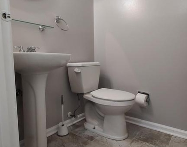 8638 Saxon Circle - Photo Thumbnail 6