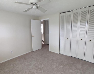 8638 Saxon Circle - Photo Thumbnail 20