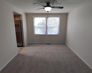 8638 Saxon Circle - Photo Thumbnail 10