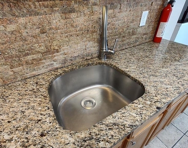 8638 Saxon Circle - Photo Thumbnail 3