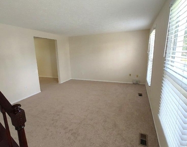 8638 Saxon Circle - Photo Thumbnail 8