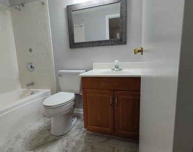 8638 Saxon Circle - Photo Thumbnail 17