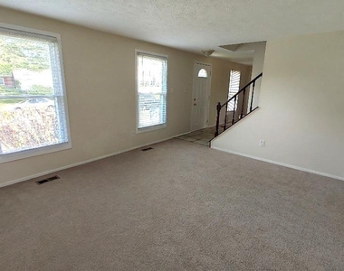 8638 Saxon Circle - Photo Thumbnail 9