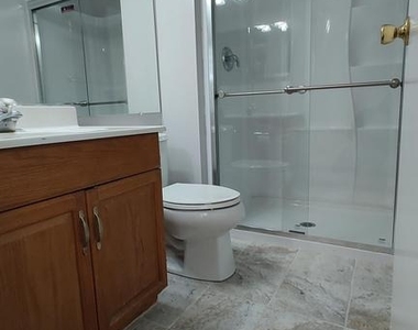 8638 Saxon Circle - Photo Thumbnail 13