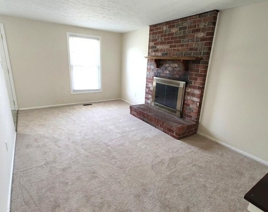 8638 Saxon Circle - Photo Thumbnail 5