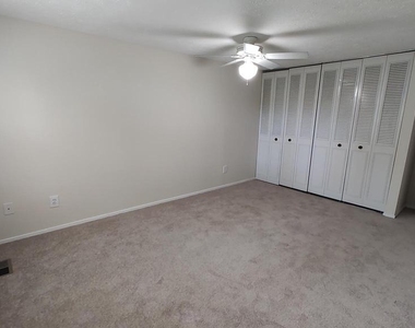 8638 Saxon Circle - Photo Thumbnail 14