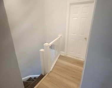 524 Beaumont Avenue - Photo Thumbnail 12