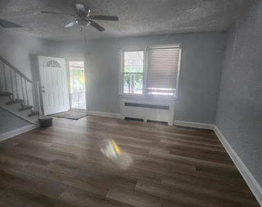 524 Beaumont Avenue - Photo Thumbnail 6