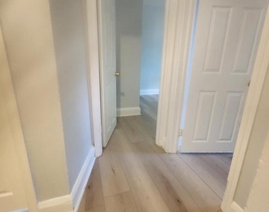 524 Beaumont Avenue - Photo Thumbnail 13
