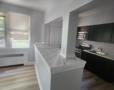 524 Beaumont Avenue - Photo Thumbnail 10