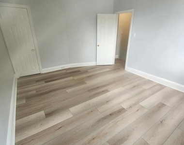524 Beaumont Avenue - Photo Thumbnail 14