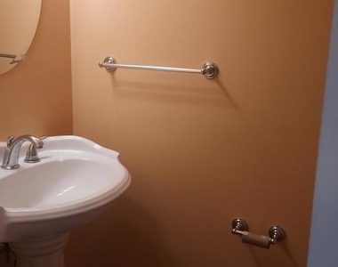 132 N Linwood Avenue - Photo Thumbnail 5