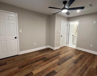 615 N Calhoun Street - Photo Thumbnail 14
