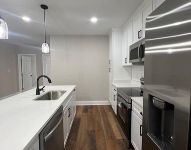 615 N Calhoun Street - Photo Thumbnail 8