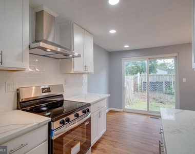 1359 Raleigh Drive - Photo Thumbnail 9